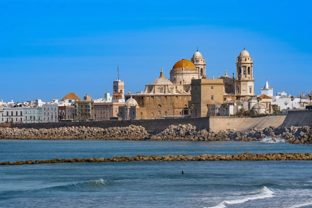 Cádiz abre 59 plazas de empleo público, incluidas 24 para Policía Local