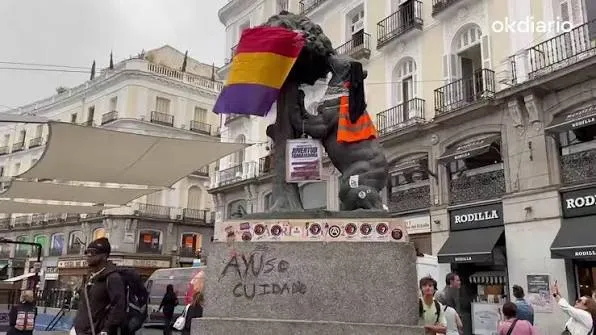 Los acampados de Sol llevan la protesta al Congreso mientras más de 500 agentes de la UIP blindan la Cámara