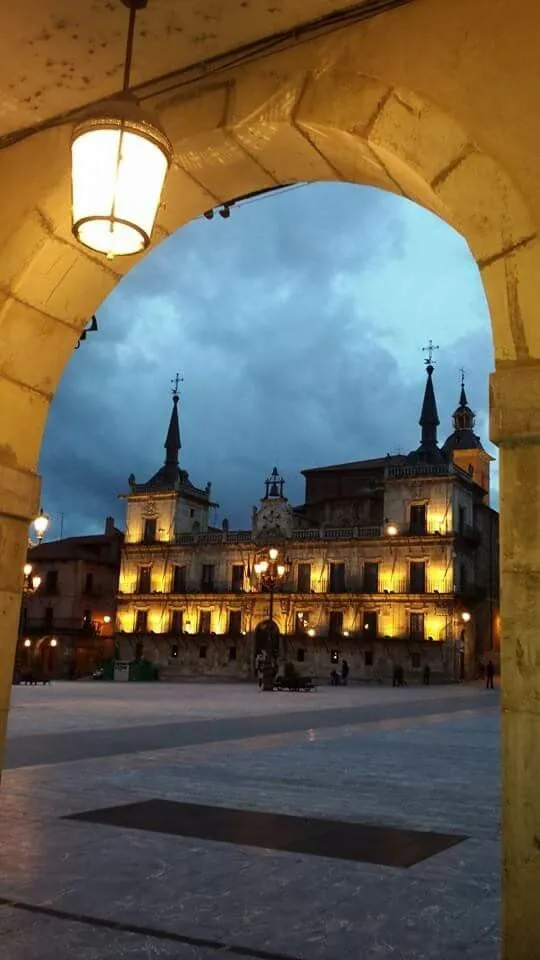 El Ayuntamiento de León convoca 14 plazas de Administrativo por turno libre