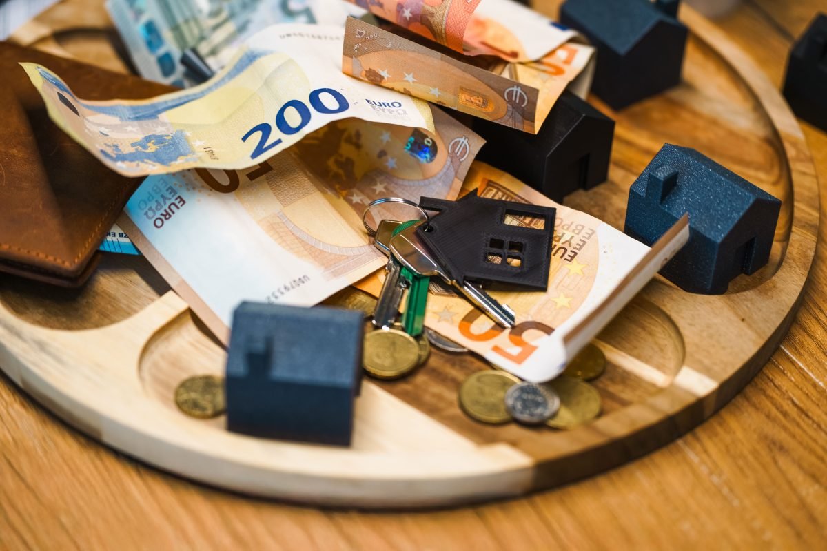 La Junta refuerza los avales para comprar vivienda en Andalucía: hasta el 100% de financiación